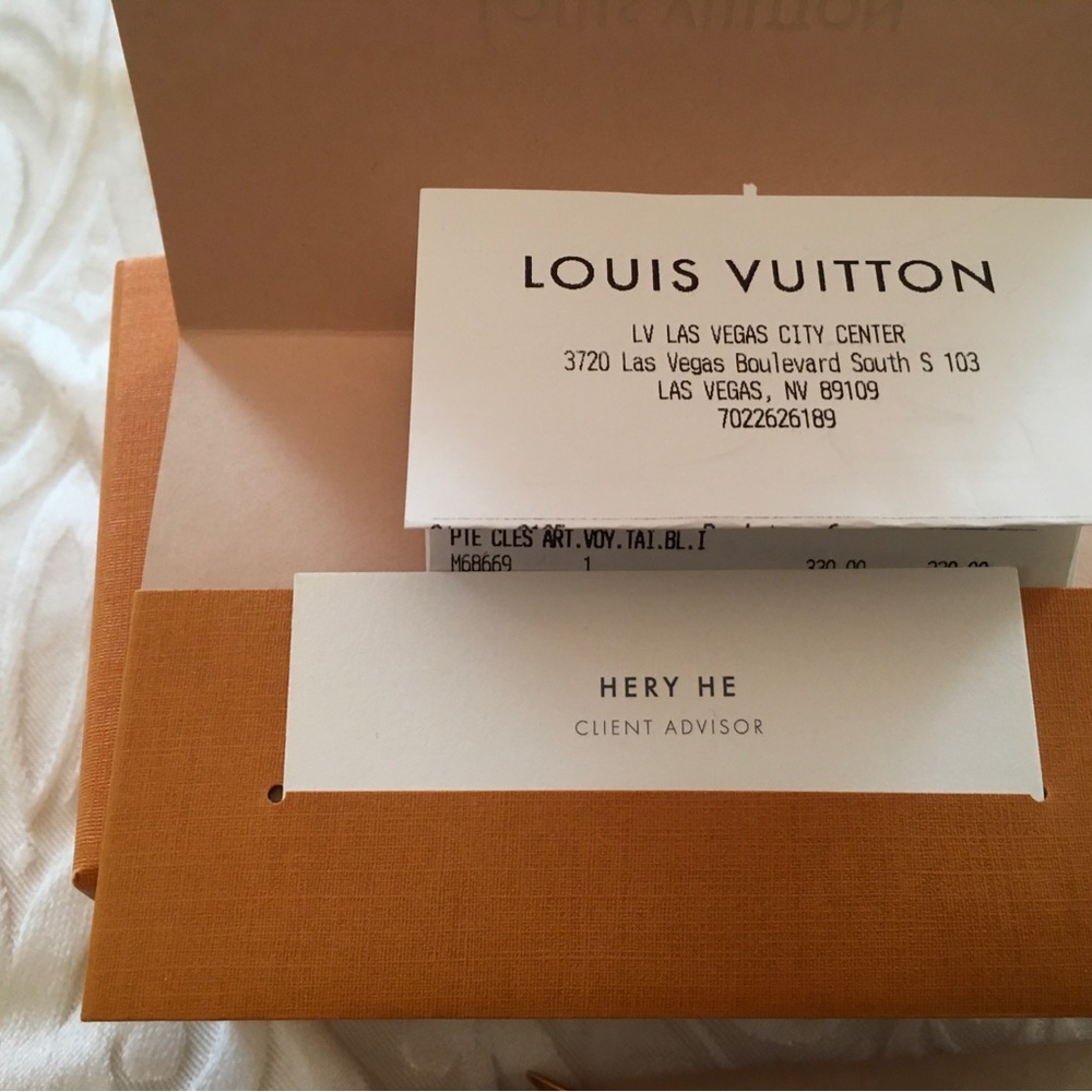 Louis Vuitton Authentic PilotGold Frame Brown Lens Sunglasses with Chain Temples - Picture 5 of 16